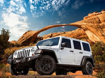 2013-Jeep-Wrangler-Unlimited-Moab-Front-Angle-2.jpg