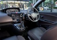 Chrysler-Ypsilon-Hatchback-Coupe-2012-i01-1024[1].jpg