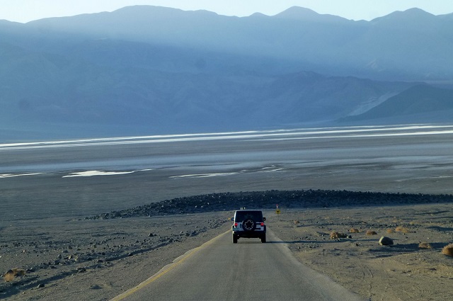 2014-death-valley-jeep-jamboree-wrangler-rear-view-in-motion.jpg