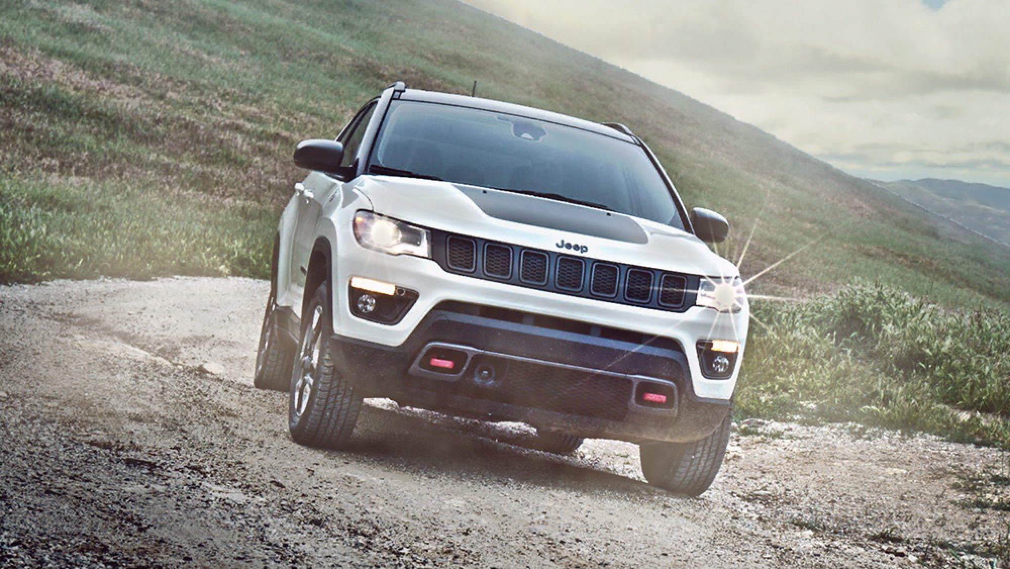 2017-Jeep-Compas-MP-VLP-Exterior-Pillar-Trailhawk_jpg_image_2000.jpg