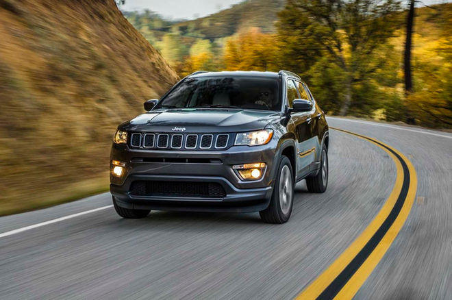 2017-Jeep-Compass-Latitude-front-three-quarters-in-motion-e1487955769474.jpg