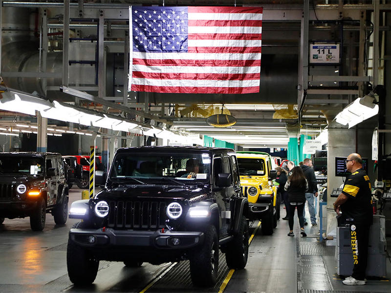 toledo-jeep-assembly-line-carlos-osorio-111618.jpg